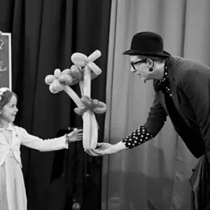 agence artistique shayla - belgique- tissu aérien - animations et spectacles - jonglerie (6)- spectacle de magie pour enfants. Belgique