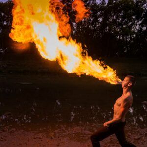 L'Agence Artistique Shalya vous propose des spectacles de feu : danses de feu spectaculaires, jonglages, avaleurs de feu, cracheur de feu et bien plus encore