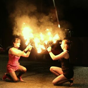 spectacle de feu - compagnie shayla - shayla school - tissu aerien - cerceau aérien - spectale de feu - cracheur de feu - www.shayla.be (5).JPG