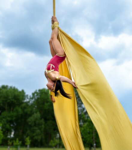 shayla -isabella delle castelle -tisus aerien - cirque - spectacle belgique - agence evenementielle