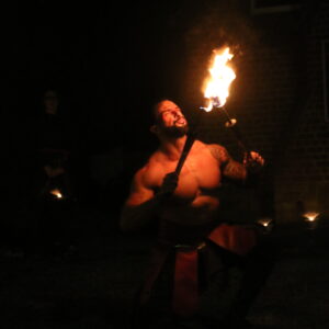 8 / 14 – SPECTACLE TISSU AERIEN ET FEU - HALLOWEEN - 31E FLAMME-COMPAGNIE SHAYLA _ISABELLA DELLE CASTELLE (11).JPG