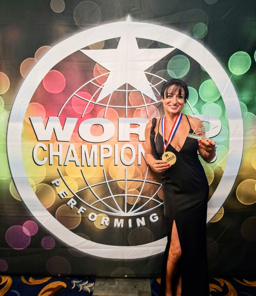 isabella delle castelle - championne du monde tissu aerien 2026 -las vegas