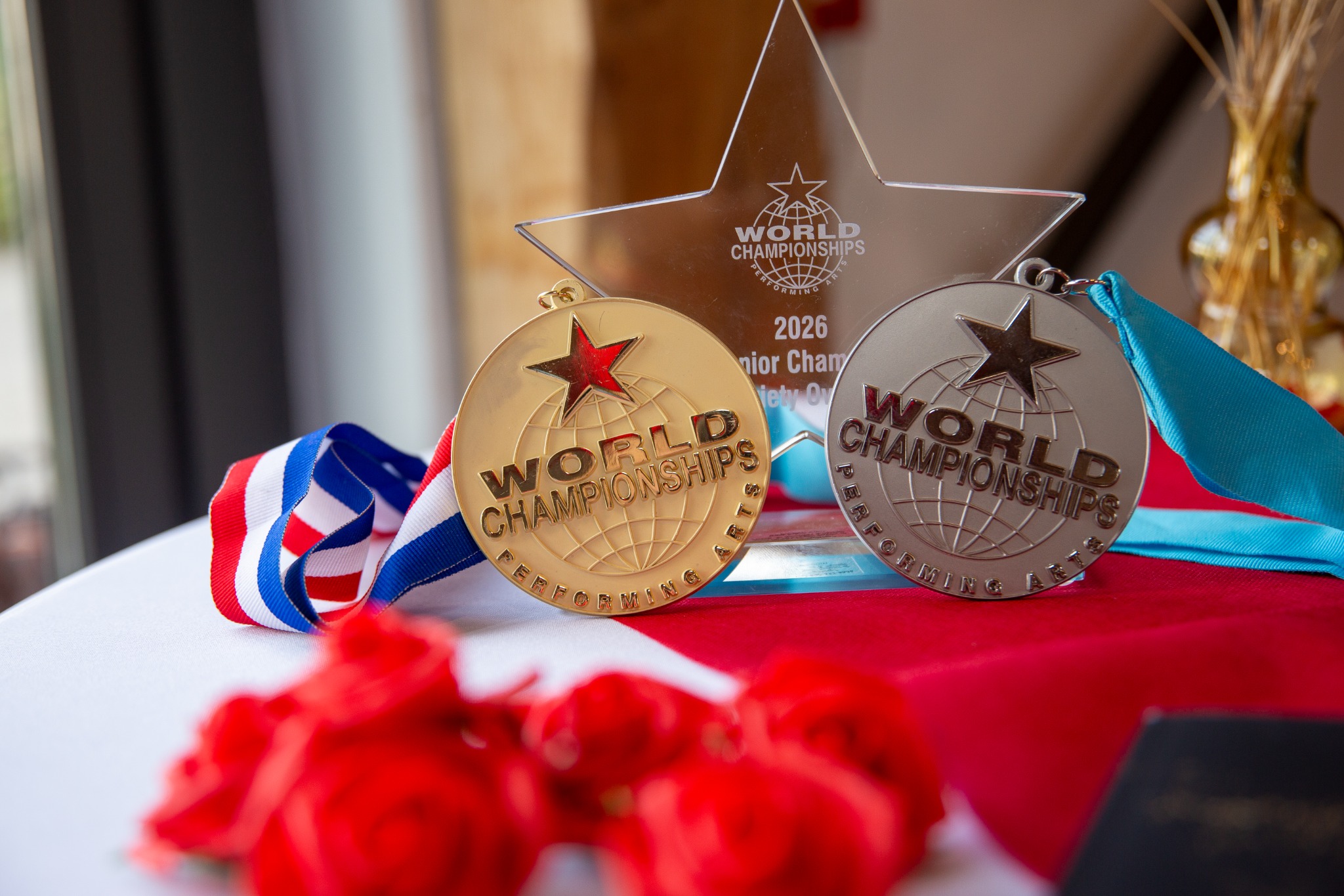 Médailles et trophée WCOPA 2026 d’Isabella Delle Castelle
