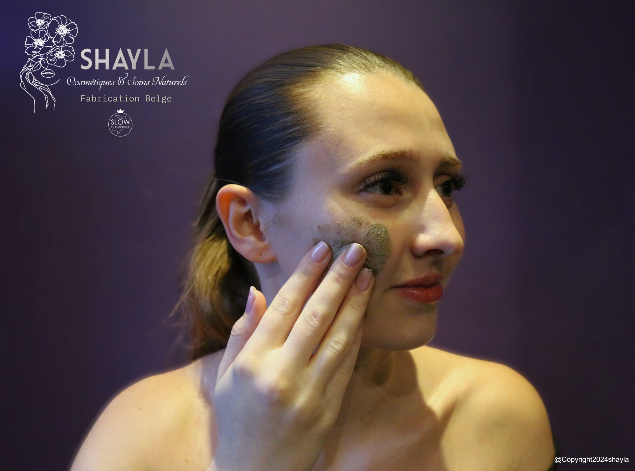 shayla-cosmetiques-naturels-exfoliant-agile-verte-peaux-grasses-et-mixtes-hydrolat-laurier-noble-bio-belge-scaled.jpg 20 mars 2024